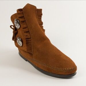 🍁 Size 7.5 Minnetonka Moccasins - Two Button Hardsole Ankle Boot - Brown Suede